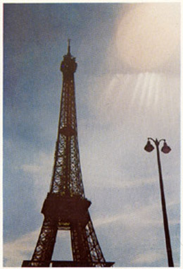 foto (2) della Tour Eiffel, seguita da foto della dame qui tricote sous la tour