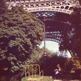 foto (2) della Tour Eiffel, seguita da foto della dame qui tricote sous la tour