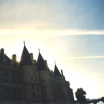 place de la bastille et la conciergerie