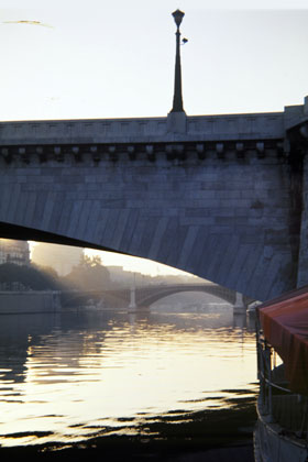 sous le pont